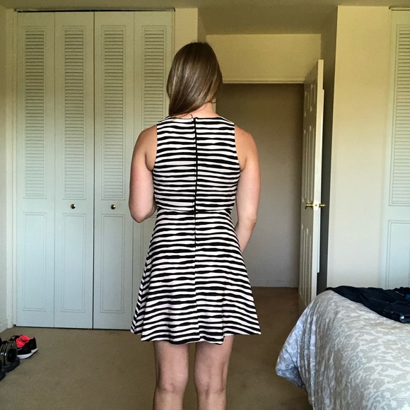 Dress - Picture 2 of 4